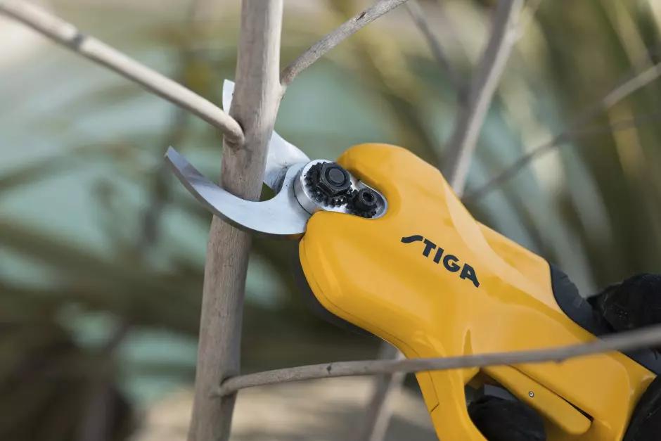 Stiga SC 100e 20V Cordless Branch Pruner with 2Ah Battery