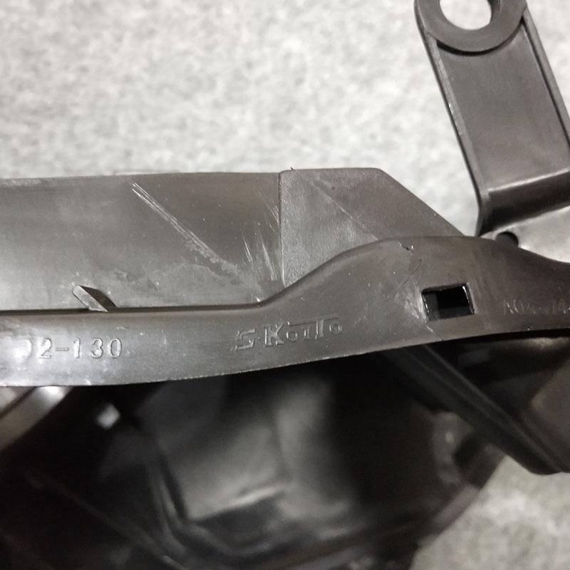 Совместимая рамка фары для 2010-2013 Toyota Corolla - Передняя, Большой задний корпус, Нижняя оболочка, Черная отделка