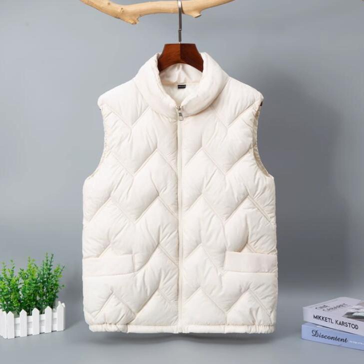 Женский приталенный легкий теплый жилет из хлопка с пухом - осенне-зимняя жилетка для мам среднего возраста