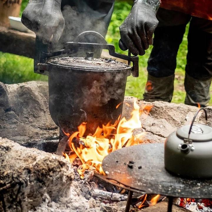 Kociołek Żeliwny Garnek Patelnia Na Ognisko Grill Myśliwski Węgierski 8L