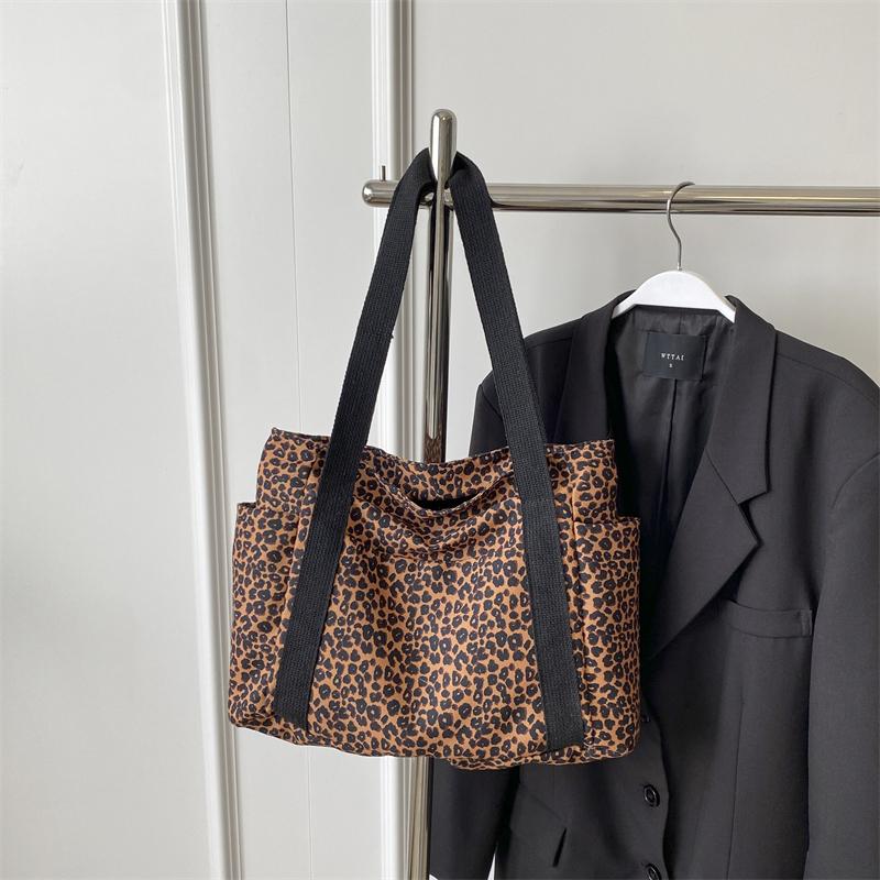 Холщовая сумка с леопардовым принтом для женщин с большой вместимостью, новая повседневная летняя универсальная сумка на одно плечо для поездок в колледж