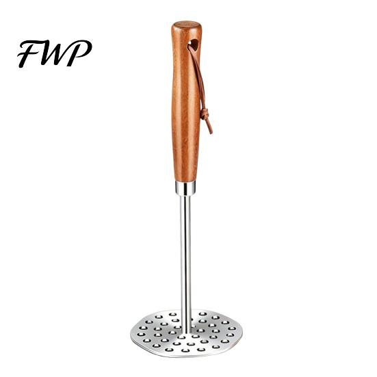 Easy Clean Food Crusher Stainless Steel Potato Masher, Wooden Handle Press for Baby Non Slip Grip Masher Puree, Manual Crusher, Kitchen Gadget Mashed