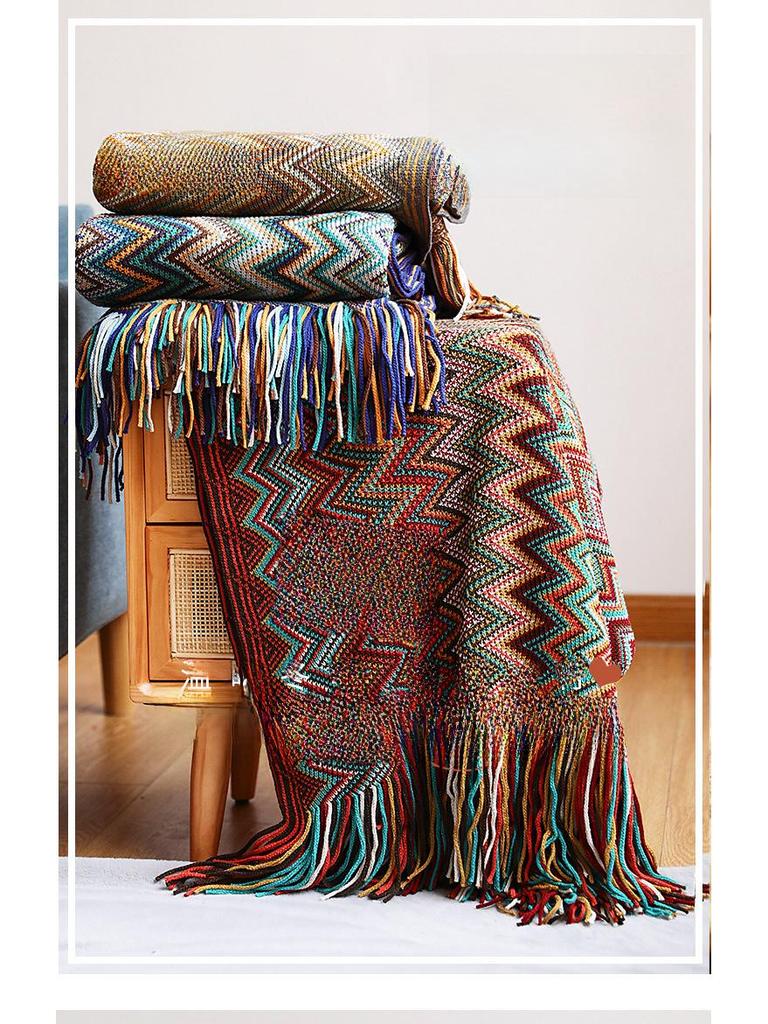 Вязаный диван в стиле бохо и летнее одеяло для сна