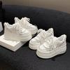 Маленькие белые туфли женские осенние толстые подошвы для пожилых людей с чувством повседневного спорта в высоких туфлях-булочках