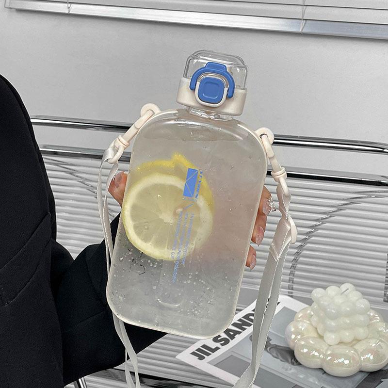 Плоская квадратная прозрачная бутылка для воды, портативная дорожная столовая с регулируемым ремешком, элегантная тонкая бутылка для спорта, кемпинга
