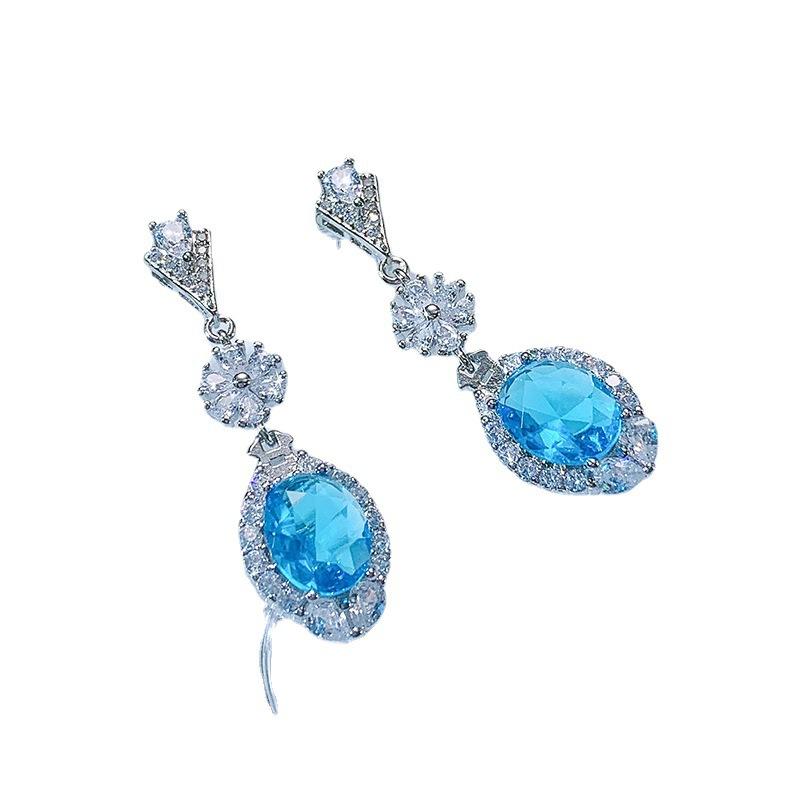 Серьги с топазом London Blue и Swiss Blue, инкрустированные цирконами. Изящные женские серьги