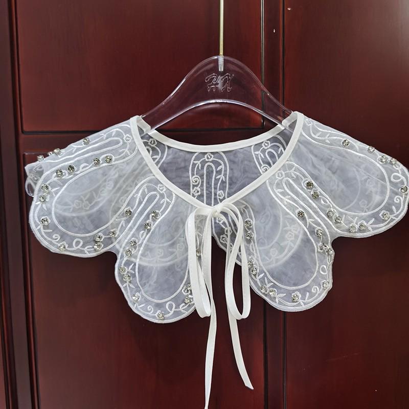 "Autumn/Winter Floral Bow Tie Collar for Women - Trendy Detachable Accessory"