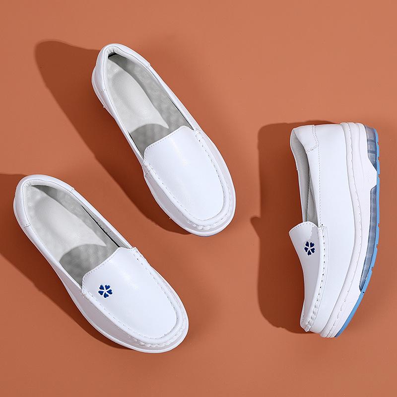 Женские летние нескользящие туфли для медсестер: Удобная, дышащая, мягкая и на плоской подошве медицинская обувь из натуральной кожи