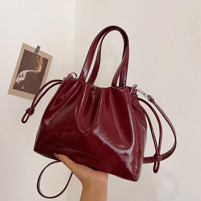Женская сумка с завязками и шнурком, популярные товары этого года, универсальная сумка через плечо из масляной кожи с улучшенной текстурой