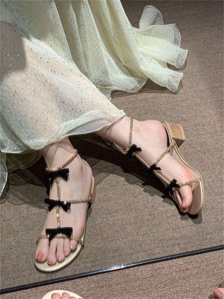 Женские уличные сандалии 2025 лето золото стразы бант сексуальный римский ремешок на одну линию фея мода новый стиль