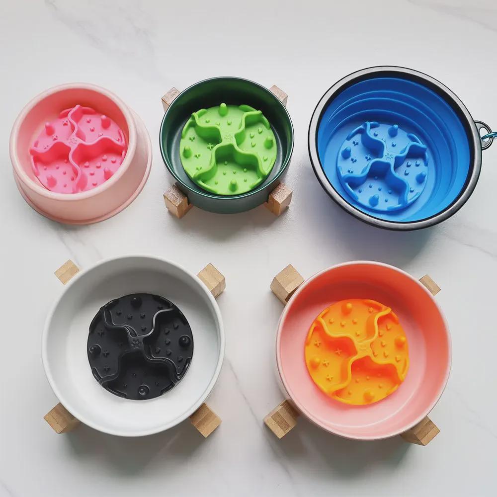 Silicone Slow Feeder & Licking Mat for Cats and Dogs - Anti-Choking Pet Placemat with Suction Cups