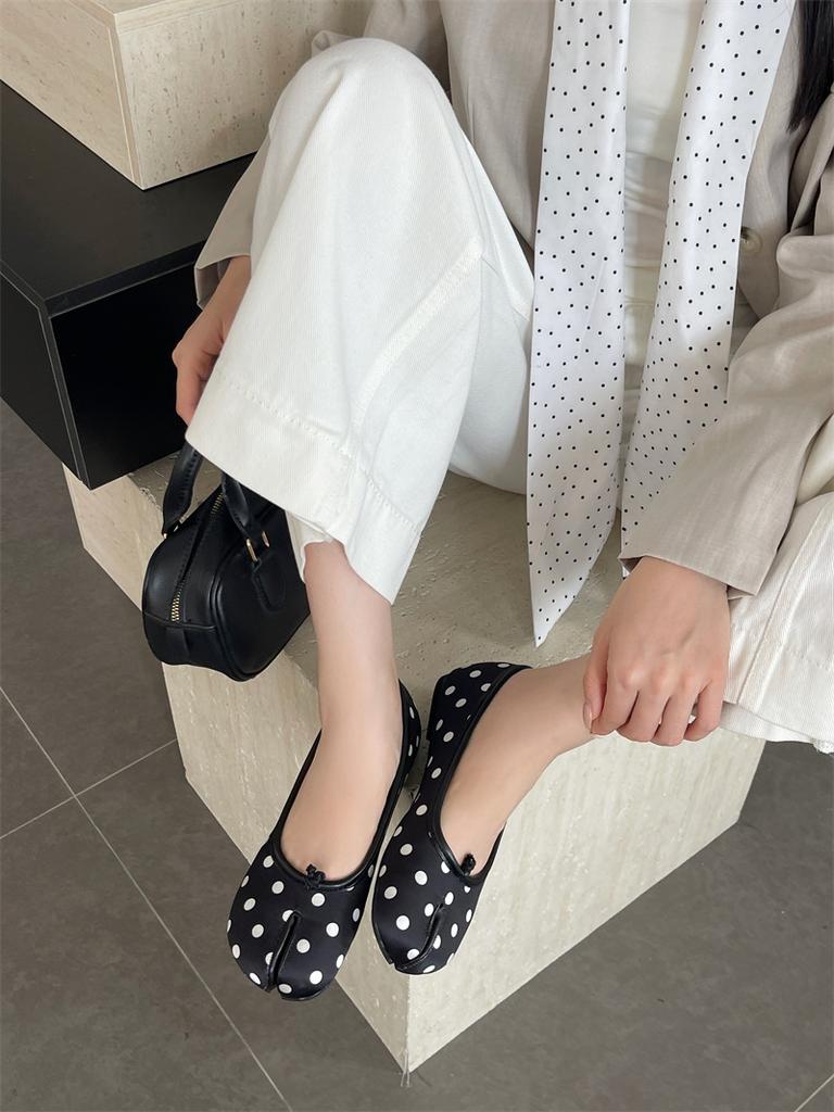 2025 новая мода неглубокие одинарные туфли в горошек женские балетки