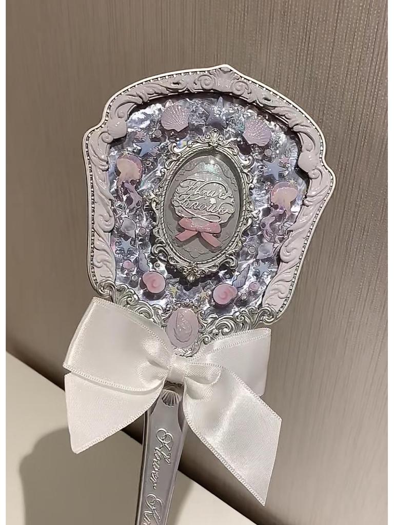 Flower Knows Pearl Satin Blush, Lip Glaze, Eyeshadow, Highlighter, Under-eye Pen, Perfume, Color Correcting Emulsion.