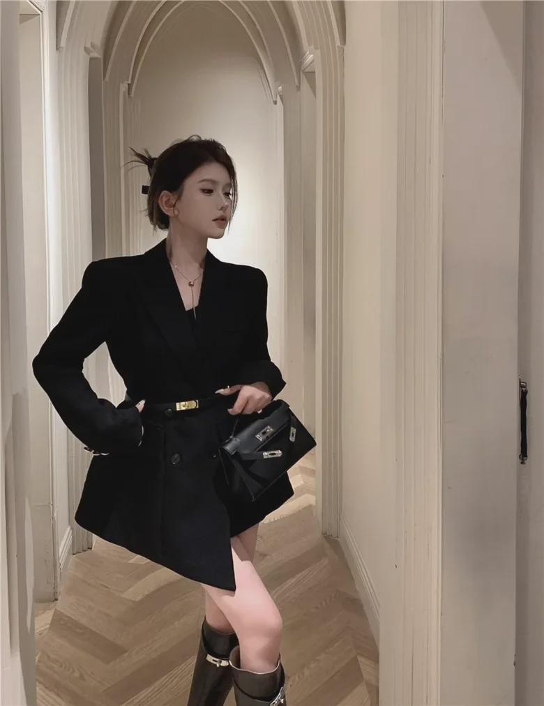 Весна 2024 Женский ретро-черный пиджак с нестандартной талией в стиле Хепберн