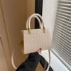 Соломенная сумка женская весенняя новая модная повседневный стиль сумка-тоут однотонная большая вместимость на плечо плетеная сумка
