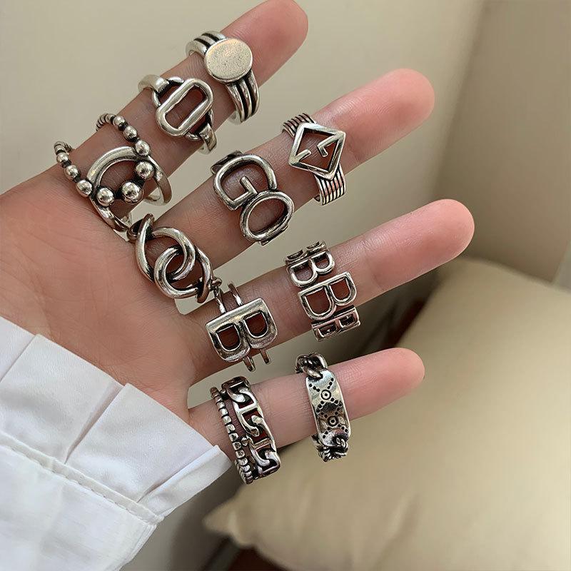 Трендовое состаренное ретро кольцо с полыми буквами и геометрическими элементами для модных женщин