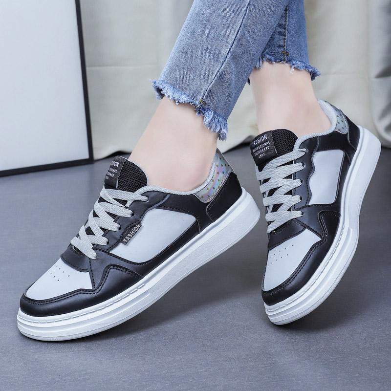 2026 Women's Sports Shoes Campus Shoes Trend Lightweight Soft Soled Board Shoes Women's Thick Soled White Shoes