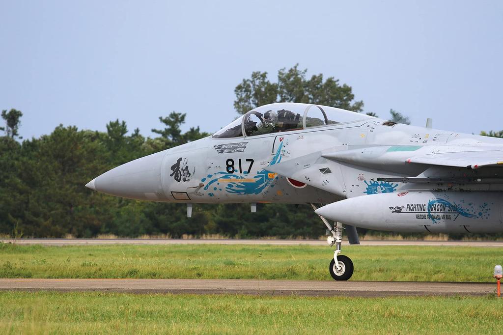 PLATZ Japan Air Force Eagle 303rd Squadron 2022 Komatsu Air Base Air Show Памятная окрашенная модель самолета из пластика, литая цветная 1/72 Самооборона
