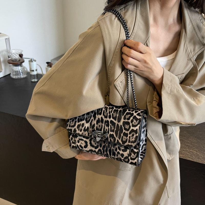 Милая и классная сумка-мессенджер Spice Girl с коровьим узором, квадратная, осень 2024 г., персонализированная сумка-мессенджер с леопардовым принтом и цепочкой