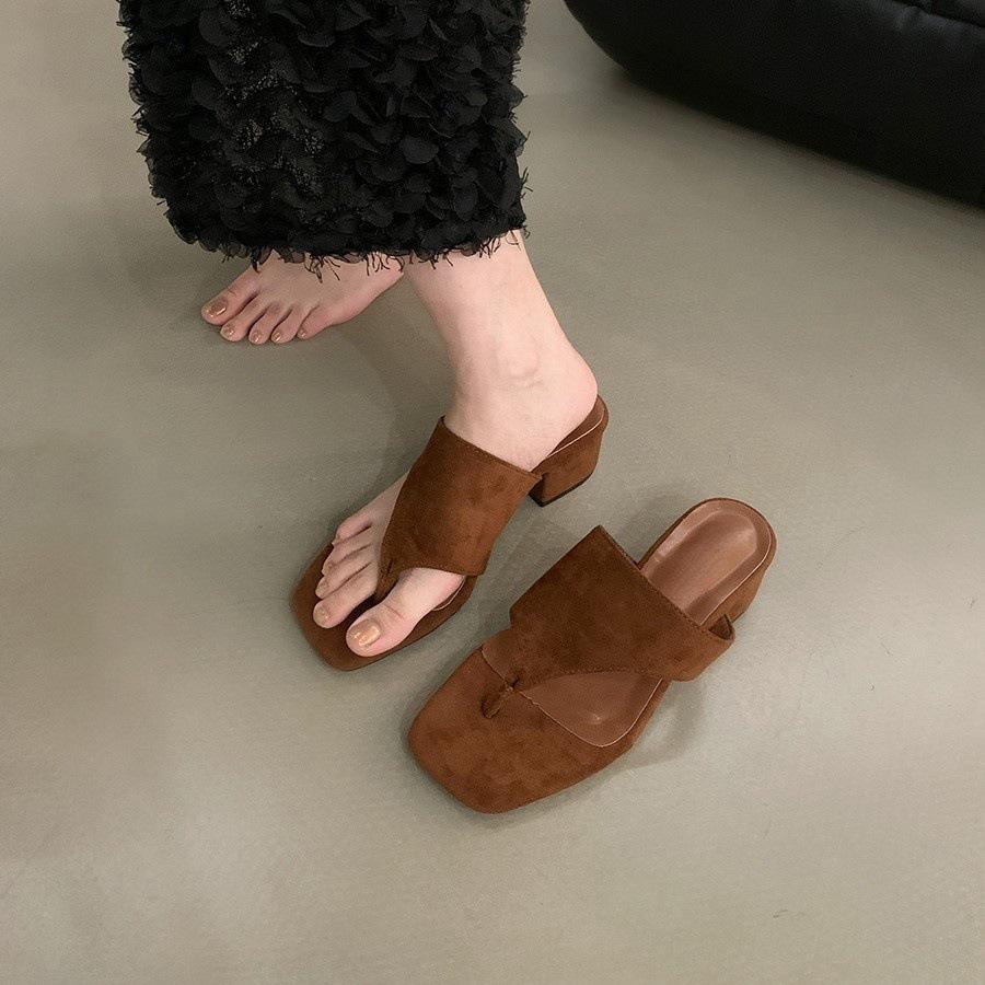 Женские шлепанцы, женская летняя одежда, новый темперамент, замшевые босоножки в стиле феи в стиле ретро с толстым каблуком и носком