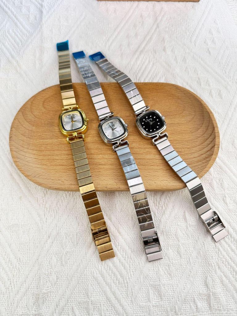 Pre-owned Petite Ladies’ Square Steel Band Watch – Classic Design