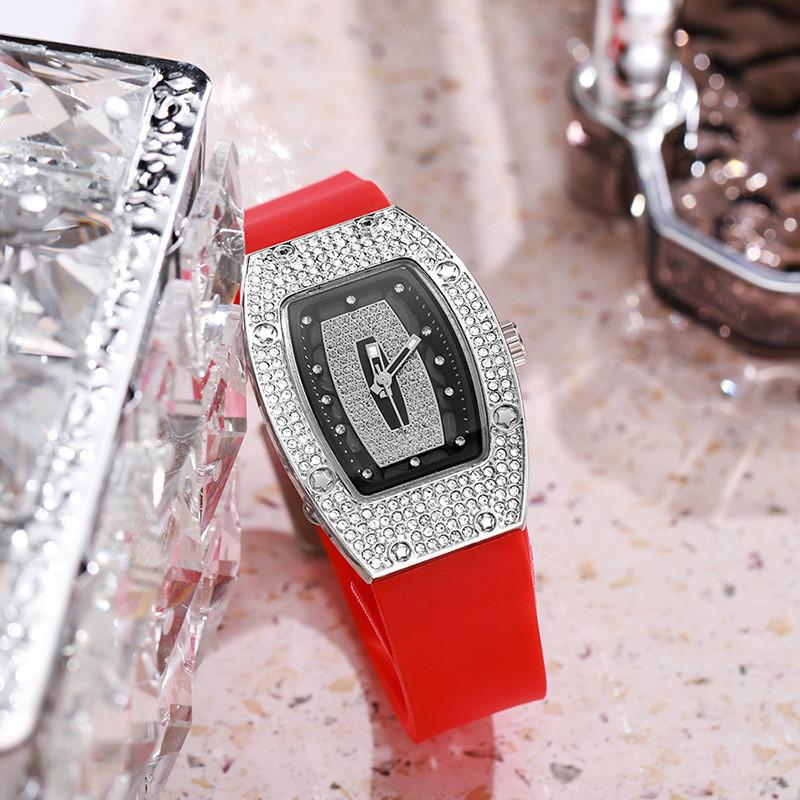 Fashion Women Barrel Shaped Quartz Watch With Silicone Strap For Casual Wear