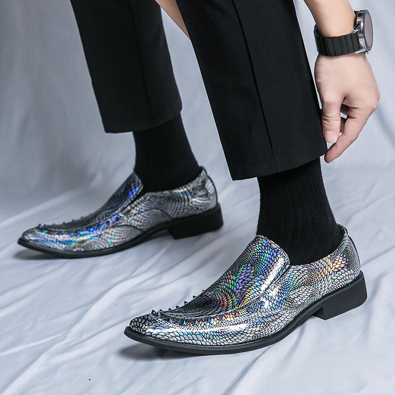 Новые мужские роскошные высококачественные остроносые панк-ботинки челси с заклепками, формальная обувь для мужчин, зеркальная кожа, обувь для вечеринок, Zapatos De Vestir