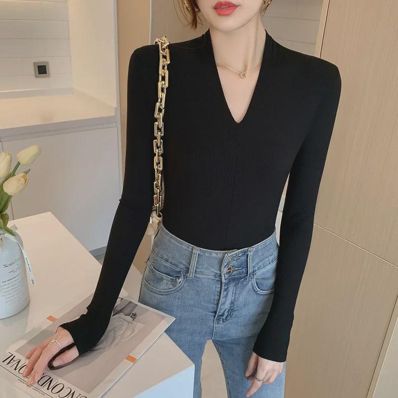 Женская облегающая футболка с V-образным вырезом и длинными рукавами из хлопка на осень 2025 г.