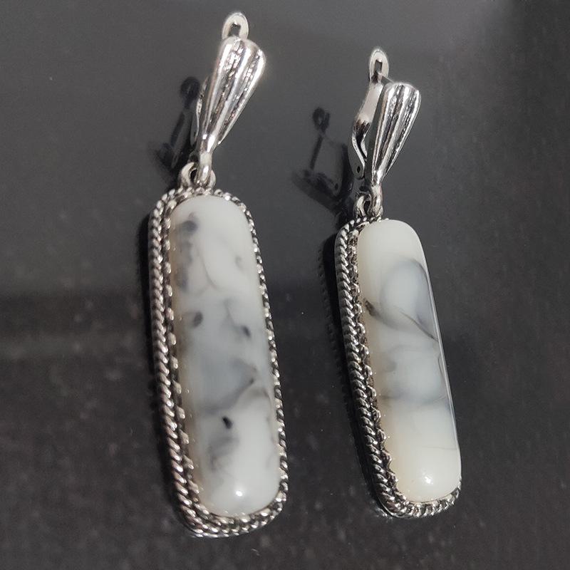 Chalcedony Imitation Natural Stone Earrings Are Small, Exquisite and Versatile Earrings. They Are Fashionable and Retro Bohemian Accessories