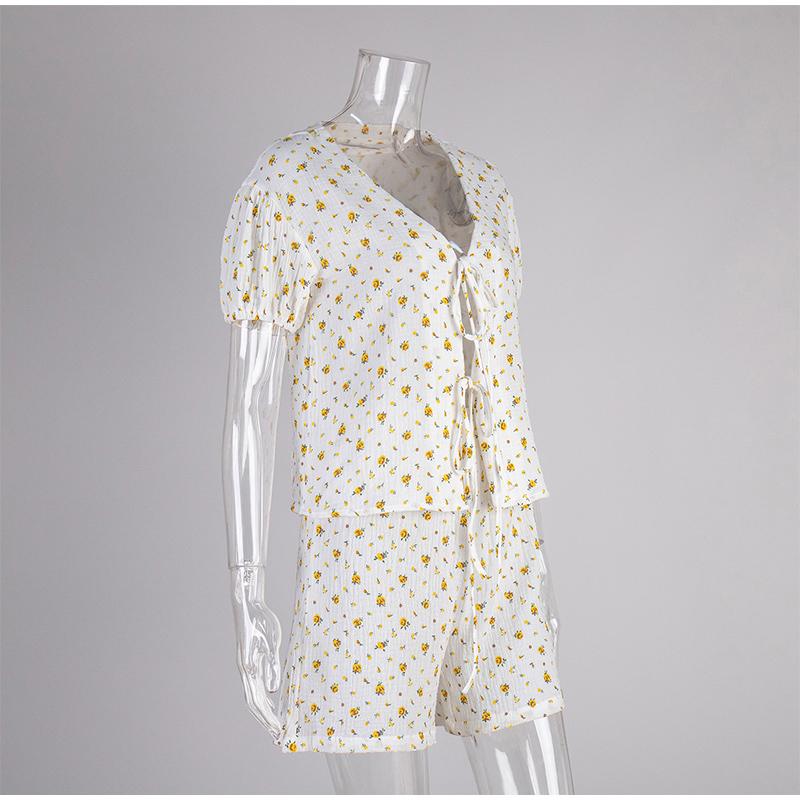 Повседневный принт Шнуровка Женский комплект рубашки Короткий рукав V-образный вырез Топ Широкие брюки с высокой талией Женские шорты Новинка Праздничный костюм