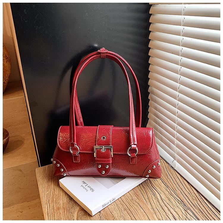 Вместительная ретро-сумка женская осенне-зимняя нишевая одноплечевая сумка-подмышка с заклепками, дорожная сумка-подушка