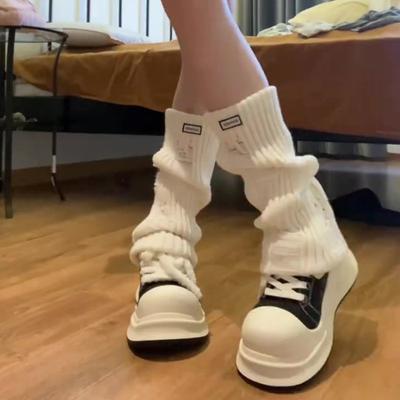 Уродливо милые туфли на платформе для увеличения роста Микки черно-белые с большой головой женские новые кожаные универсальные повседневные спортивные туфли-хлебушки на платформе тренд