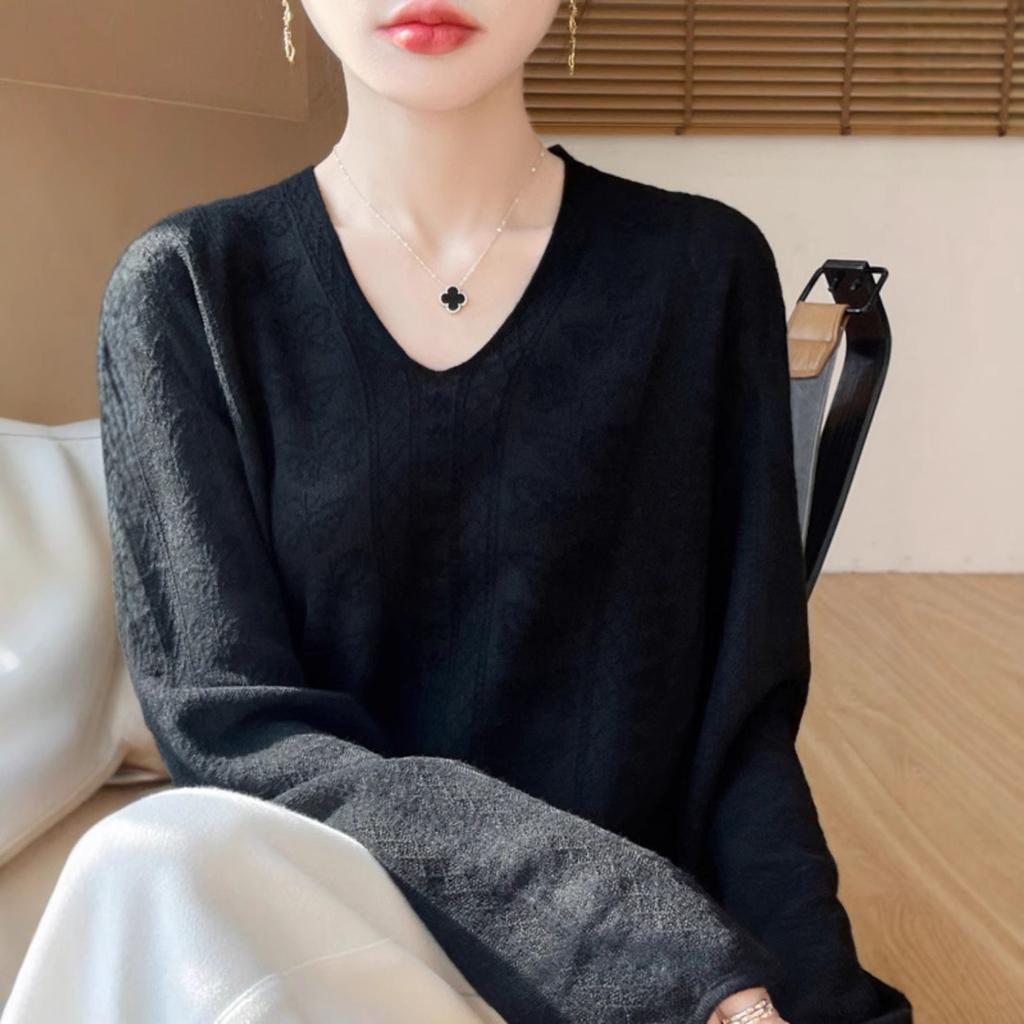 Spring New Style V-neck Loose Knitted Sweater, Soft and Soft Women's Sweater, Super Fashionable Crochet Base Layer