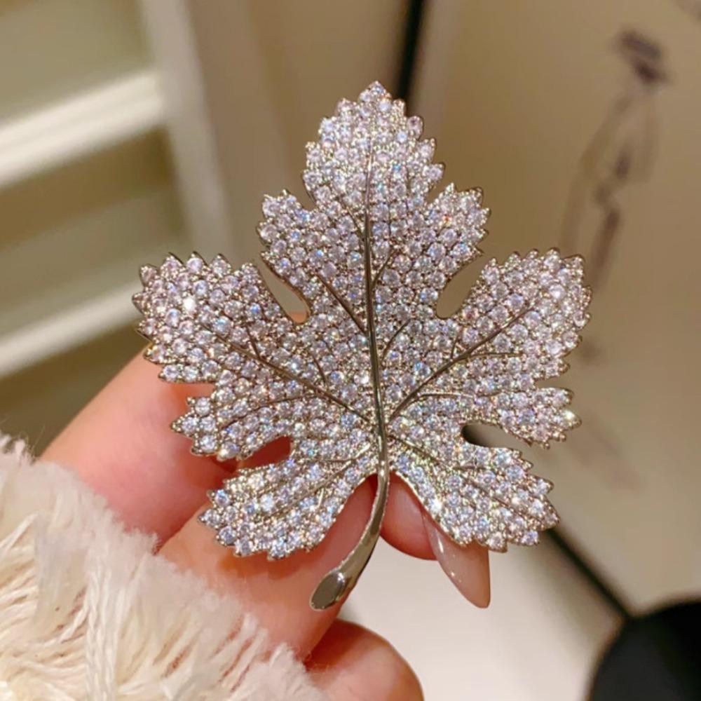 Trendy Jewelry Rhinestone Maple Leaf Brooch Vintage Maple Leaf Pin  Party Accessories