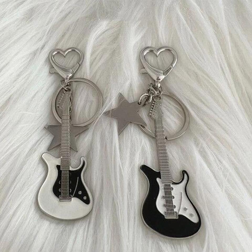 2pcs Y2k Guitar Love Heart Keychain for Men Women Cool Pentagram Pendant Rock Punk Accessories Gift