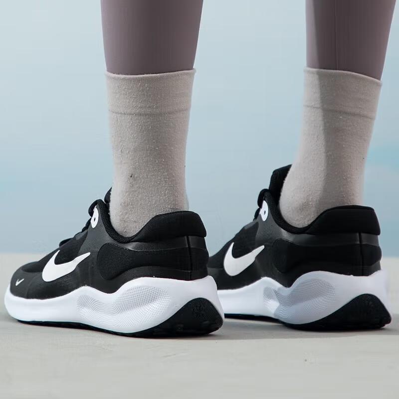 Nike Revolution 7 Gs Черно-белый FB7689-003