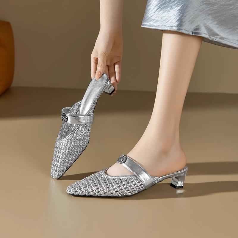 Летние плетеные сандалии 2025 года, ремешок из одного слова, нишевые ажурные баотоу, шлепанцы на низком каблуке для работы