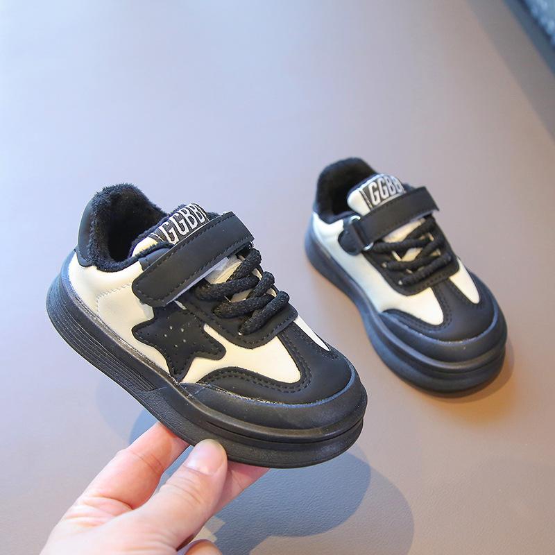 Зимняя плюшевая детская обувь. Кроссовки для мальчиков. Новые туфли для маленьких девочек. Однотонная парусиновая обувь для маленьких девочек. Нескользящие кроссовки для первых ходунков.