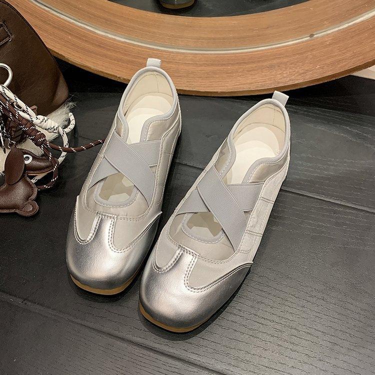 Новые женские маленькие белые туфли в китайском стиле, осень 2025, новые, на плоской подошве, с перекрещенными эластичными ремешками, повседневные спортивные балетки Мэри Джейн