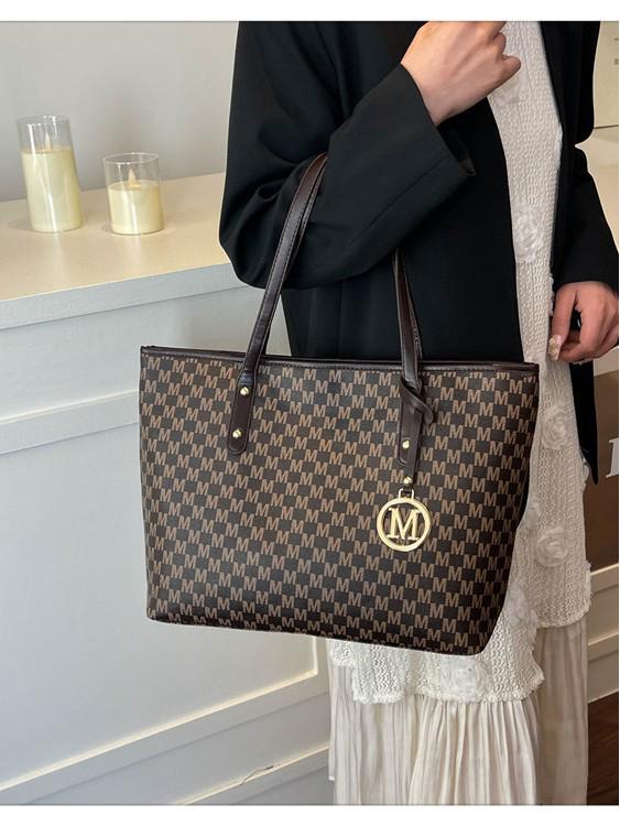 Stylish Large-Capacity Retro Commuter Tote: Versatile Korean Shoulder Handbag