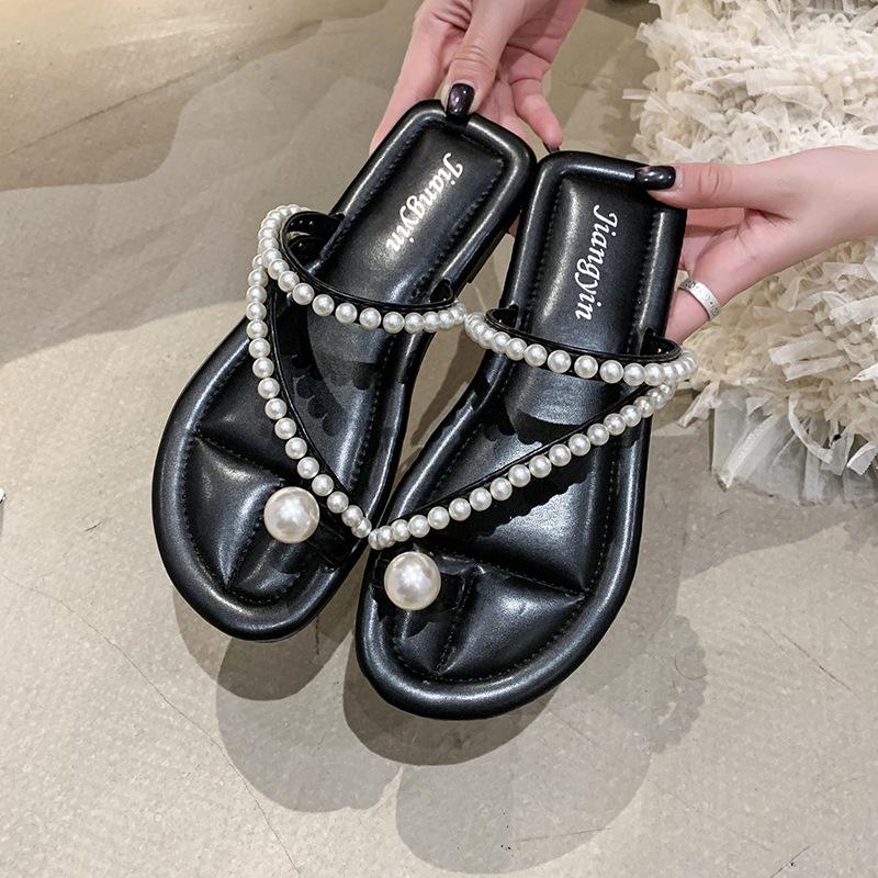Лето 2025 новые прохладные шлепанцы с жемчужной накладкой на носок, женские шлепанцы на танкетке с квадратным носком и толстой подошвой