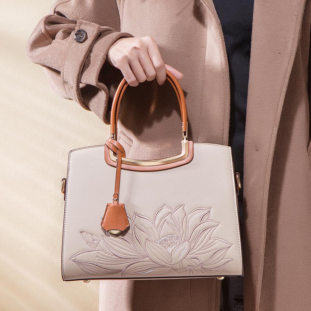 Mother's Day gift: Embroidered new Chinese-style large-capacity handbag for women, elegant and high-end crossbody bag for mothers