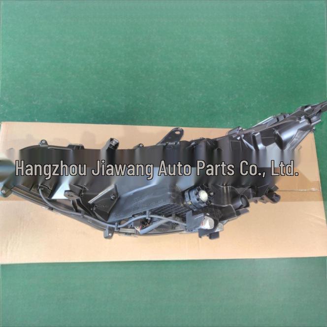 Toyota RAV4 2020 Передняя фара в сборе 81110-0R210 П 81150-0R210