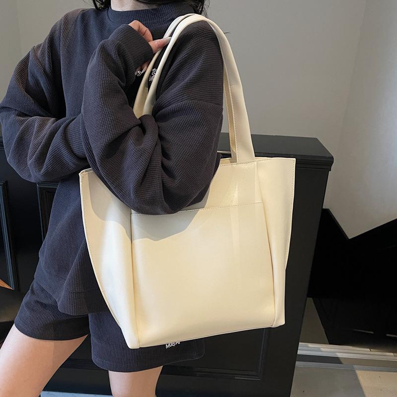 Large-capacity Tote Bag Women's 2025 Spring New Simple Foreign Shoulder Bag High-value Leisure Work Commuter Bag
