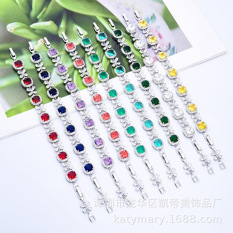 Новая корейская версия браслета Leisure Joker Zircon для девочек Niche Flowers Luxury and Exquisite.