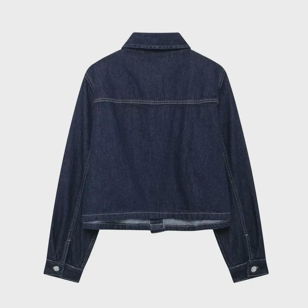 Комплект из женской джинсовой рубашки с длинным рукавом и широких брюк