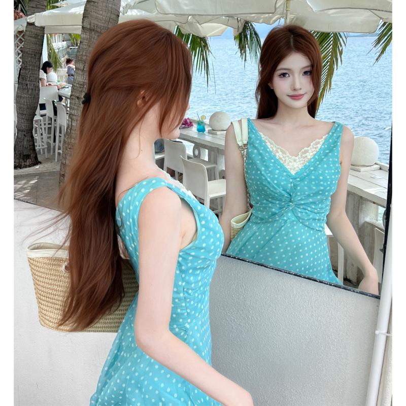 Polka dot dress women's 1011 summer new Korean version waist and thin seaside vacation style super beautiful skirt
