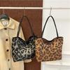 Fashionable Retro Women Tote Bags Versatile Leopard Print Crossbody Bag for Women Purse and Handbags Shopping Bags