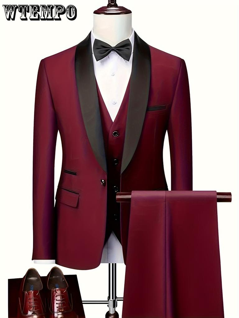 Комплект из 3 классических мужских костюмов: пиджак с воротником-шалью, однобортный жилет с V-образным вырезом и облегающие брюки.