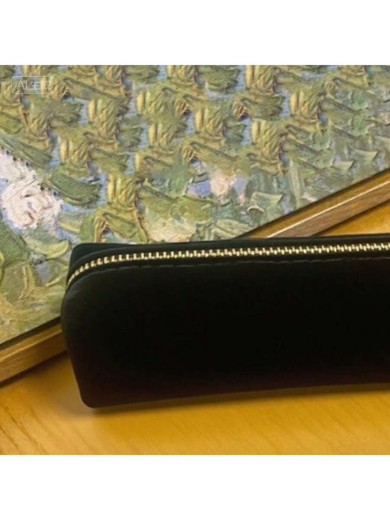 YSL - Черная сумка для хранения кистей для макияжа, также можно использовать как пенал. Это элегантно, просто, компактно. Подходит для повседневного использования и универсален